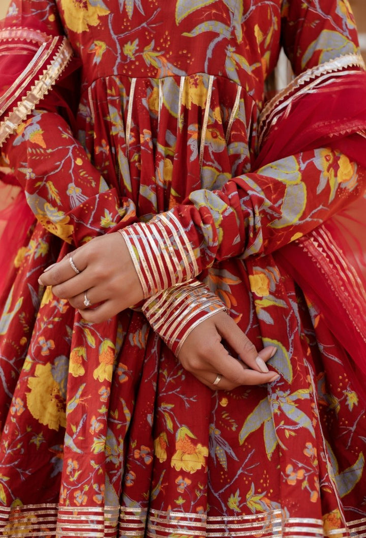 CHHIPA BAZAR RED HAND BLOCK COTTON GOTA PATTI ANARKALI SKIRT SET WITH SOFT NET DUPATTA - Pomcha Jaipur