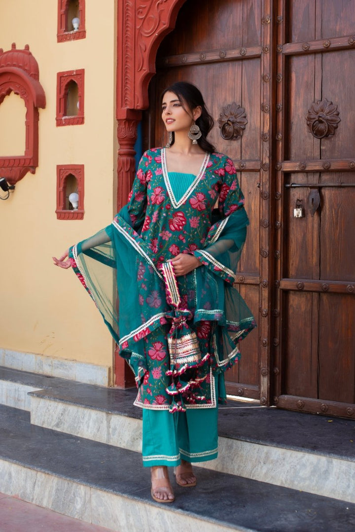 CHHIPA BAZAR TEAL BLUE COTTON HAND BLOCK SUIT SET WITH SOFT NET DUPATTA - Pomcha Jaipur