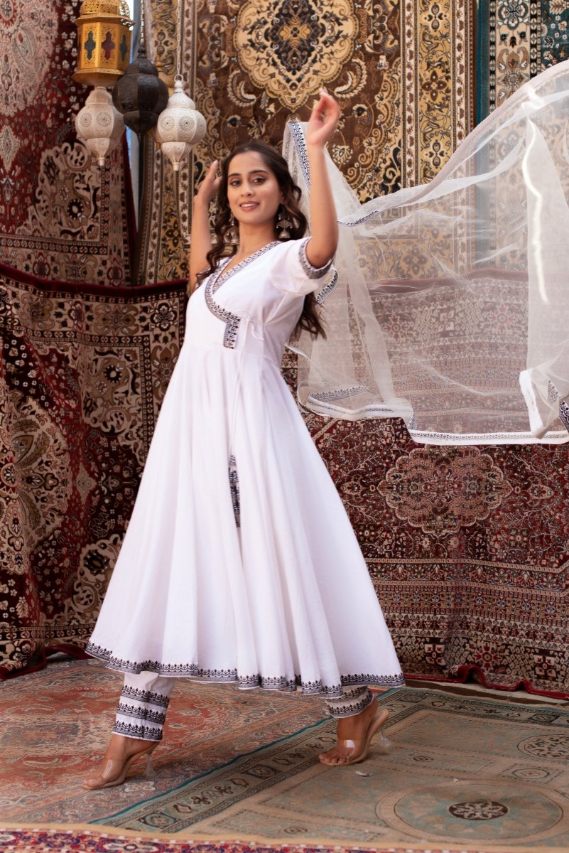 CHHIPA BAZAR WHITE EMBROIDERY COTTON ANGRAKHA SET - Pomcha Jaipur