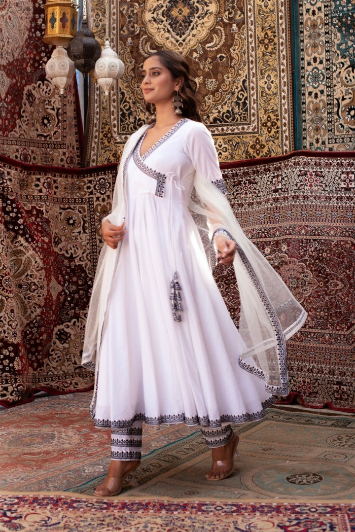 CHHIPA BAZAR WHITE EMBROIDERY COTTON ANGRAKHA SET - Pomcha Jaipur