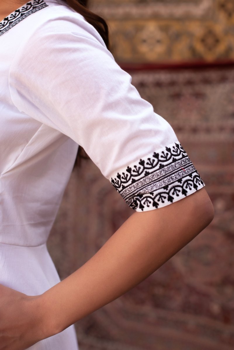 CHHIPA BAZAR WHITE EMBROIDERY COTTON ANGRAKHA SET - Pomcha Jaipur