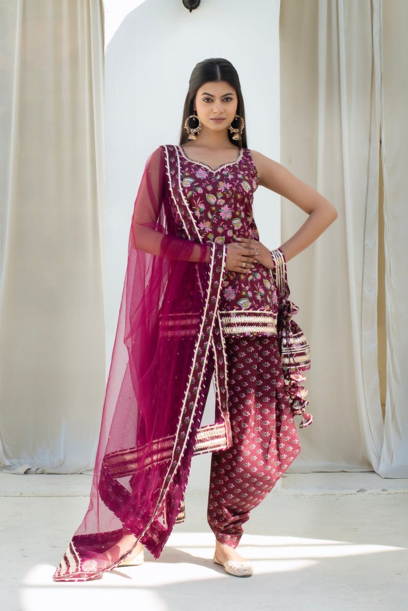 CHHIPA BAZAR WINE COTTON GOTA PATTI KURTA DHOTI SET WITH SOFT NET DUPATTA - Pomcha Jaipur