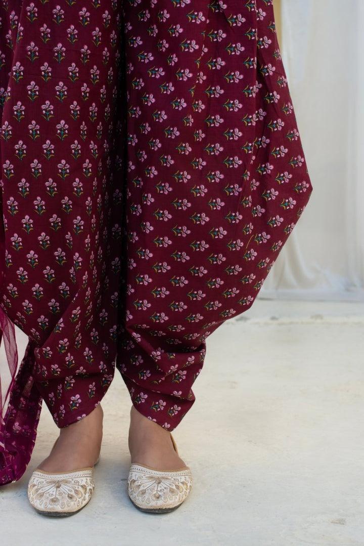 CHHIPA BAZAR WINE COTTON GOTA PATTI KURTA DHOTI SET WITH SOFT NET DUPATTA - Pomcha Jaipur