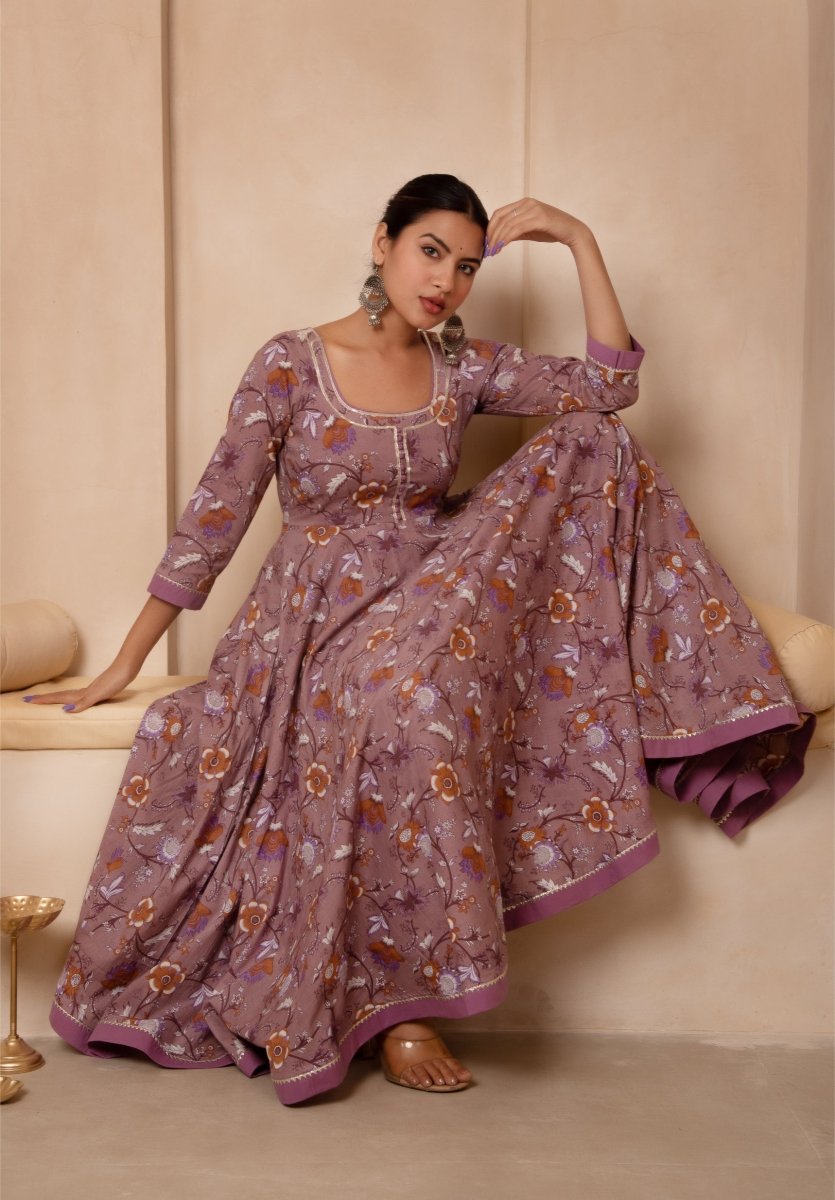 DHOOP CHAAV MAUVE FLORAL COTTON ANARKALI SET WITH SOFT NET DUPATTA - Pomcha Jaipur