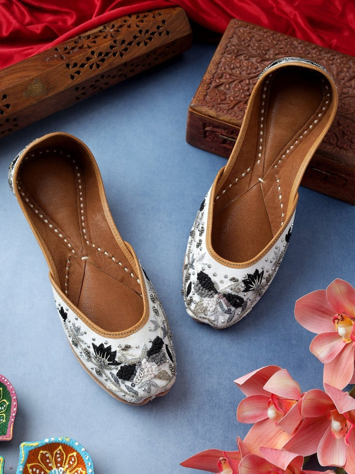 FAIZA WHITE JUTTI CLUTCH COMBO - Pomcha Jaipur