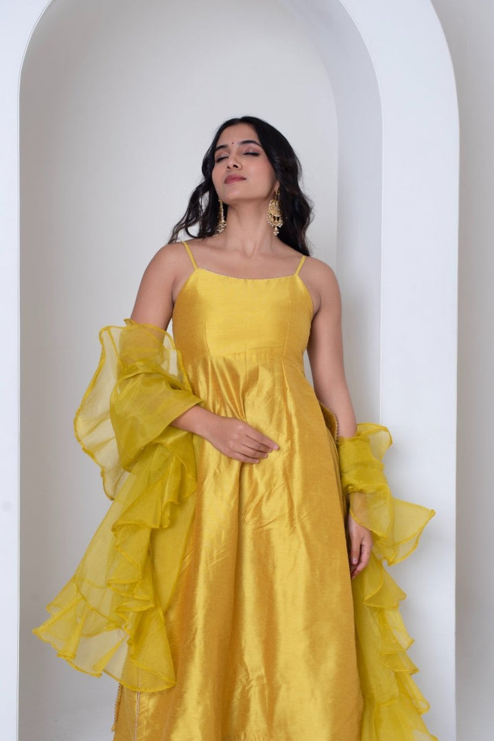 GHAZAL YELLOW COTTON SILK KURTA SET WITH FRILL ORGANZA DUPATTA - Pomcha Jaipur