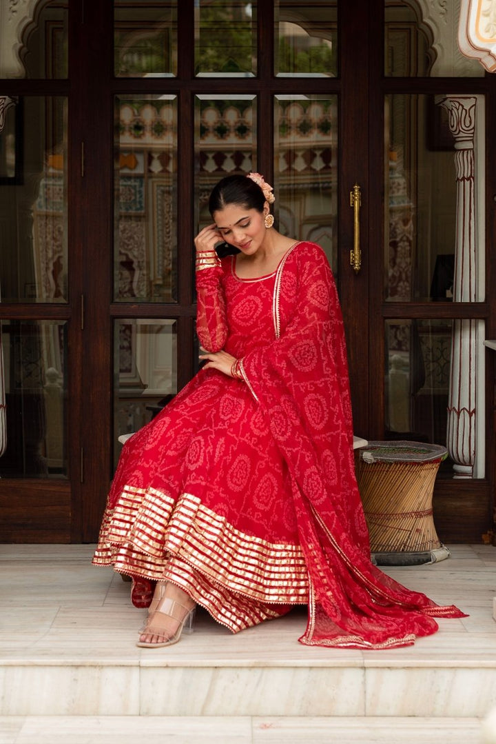 GULABI GALIYAN RED BANDHEJ GEORGETTE GOTA PATTI ANARKALI SET WITH GEORGETTE DUPATTA - Pomcha Jaipur