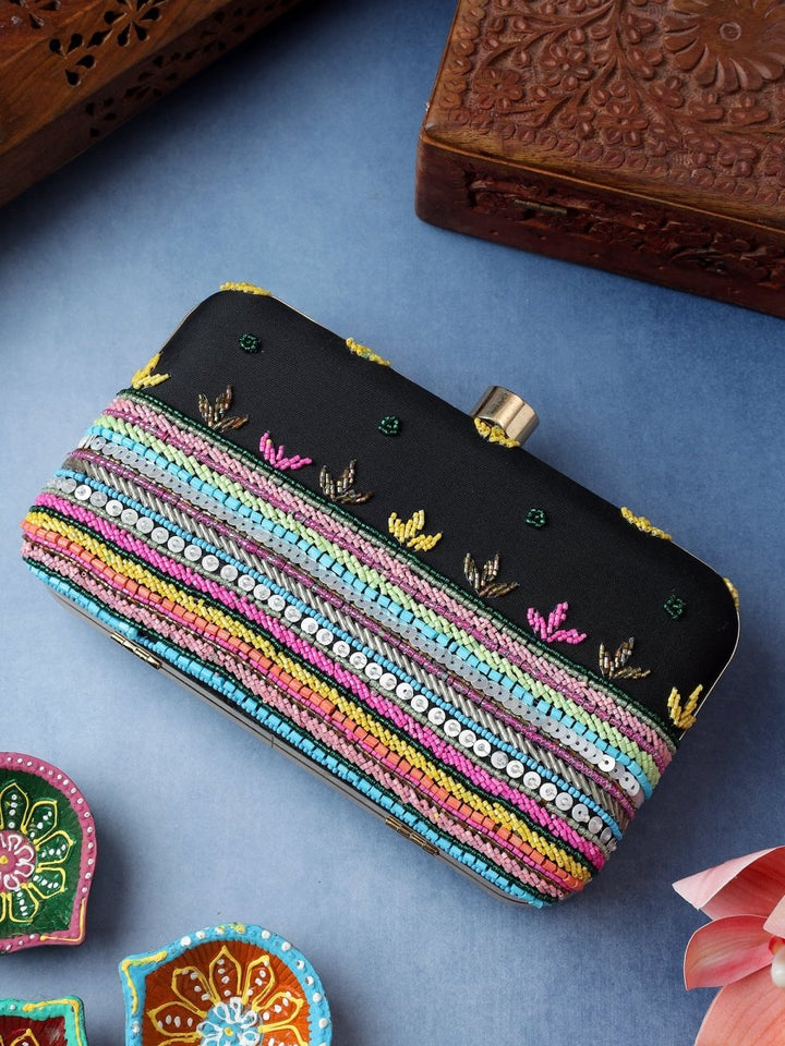 HEENA BLCK HAND WORK JUTTI CLUTCH COMBO - Pomcha Jaipur