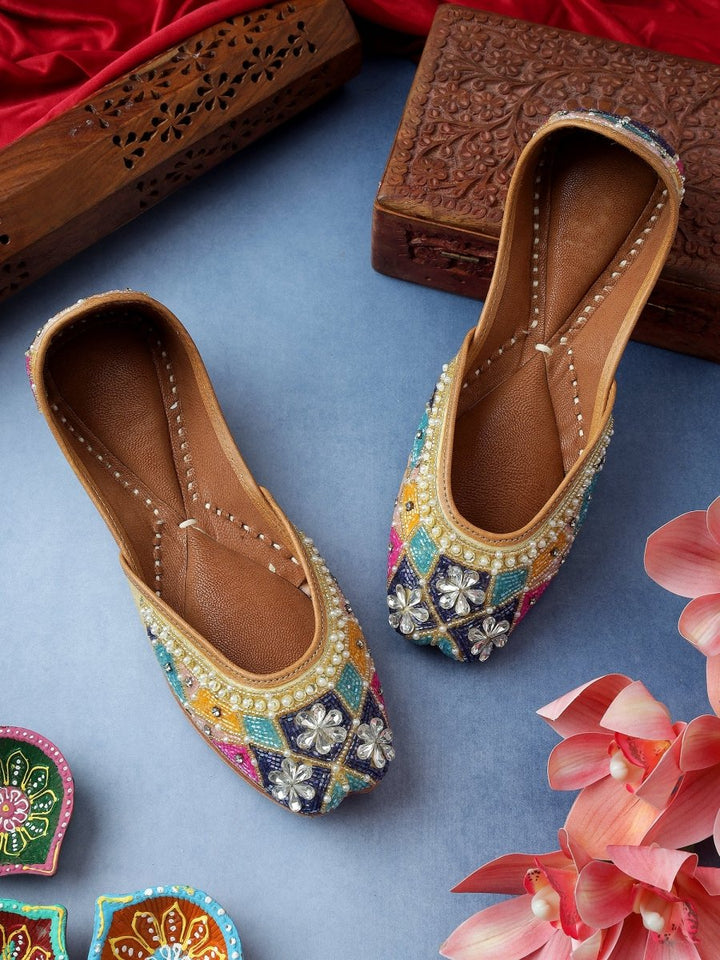 INAYA MULTICOLOR JUTTI CLUTCH COMBO - Pomcha Jaipur