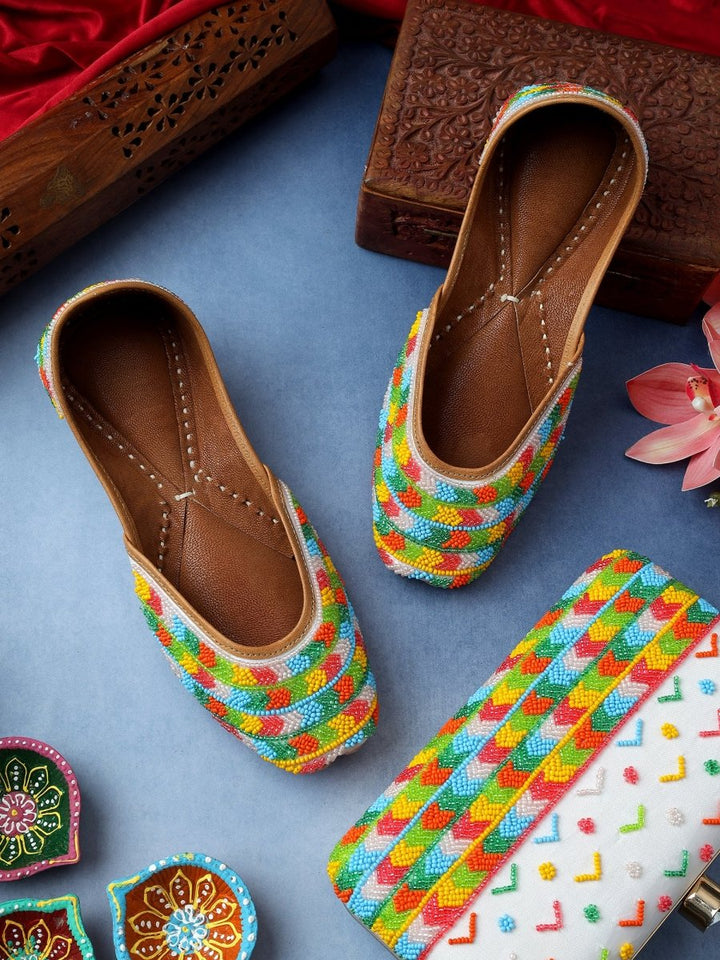 IQRA WHITE HAND WORK JUTTI CLUTCH COMBO - Pomcha Jaipur