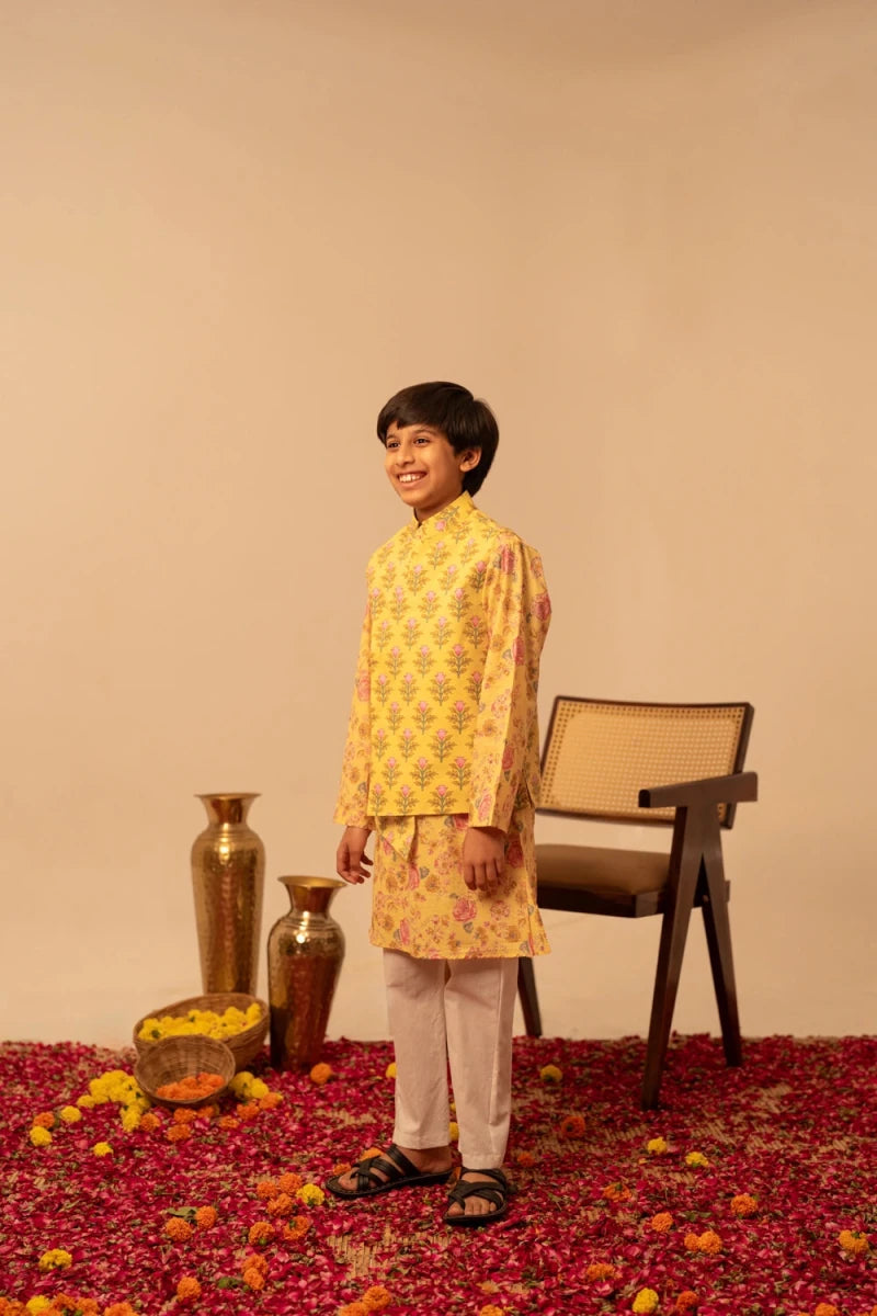 KHILKARI PEELA BUTI KURTA SET WITH JACKET - Pomcha Jaipur