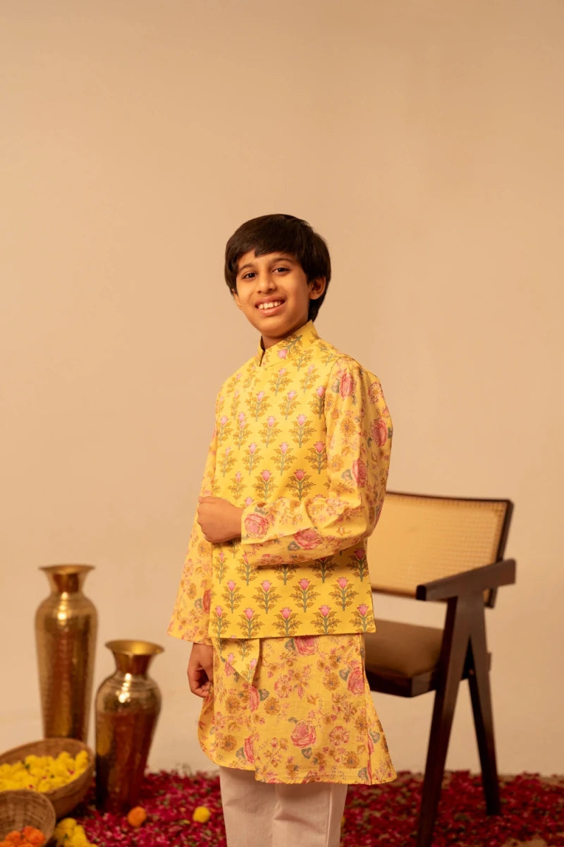 KHILKARI PEELA BUTI KURTA SET WITH JACKET - Pomcha Jaipur