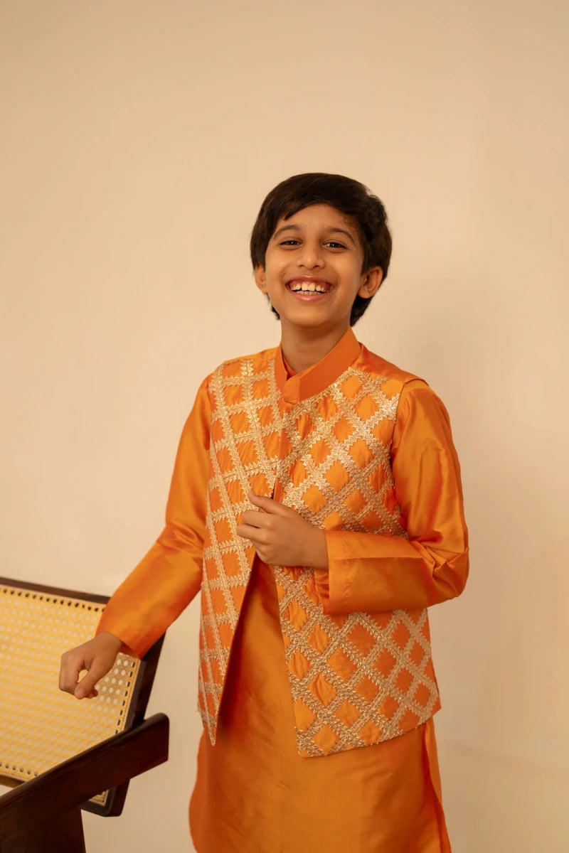 KHILKARI TANGY TAFFETA KURTA SET WITH JACKET - Pomcha Jaipur