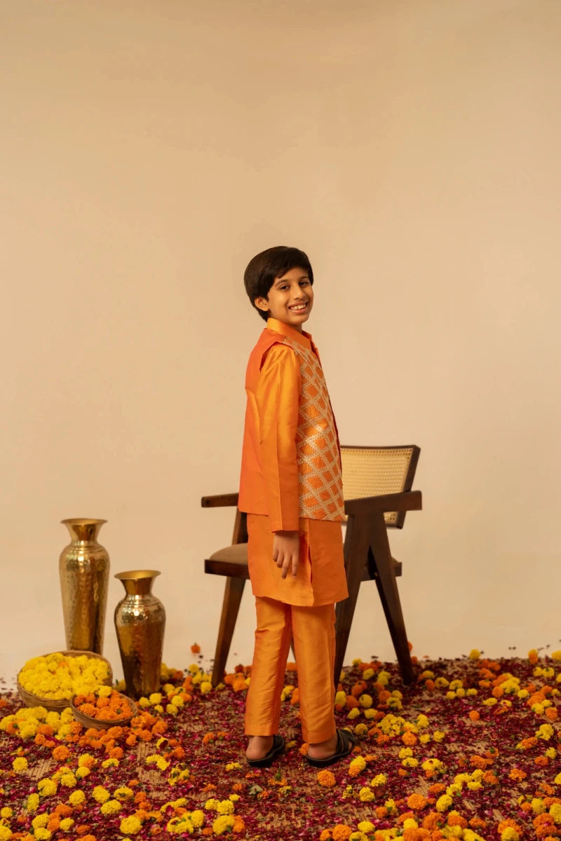 KHILKARI TANGY TAFFETA KURTA SET WITH JACKET - Pomcha Jaipur