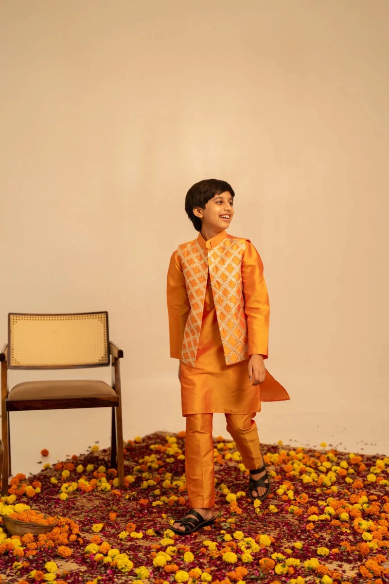 KHILKARI TANGY TAFFETA KURTA SET WITH JACKET - Pomcha Jaipur