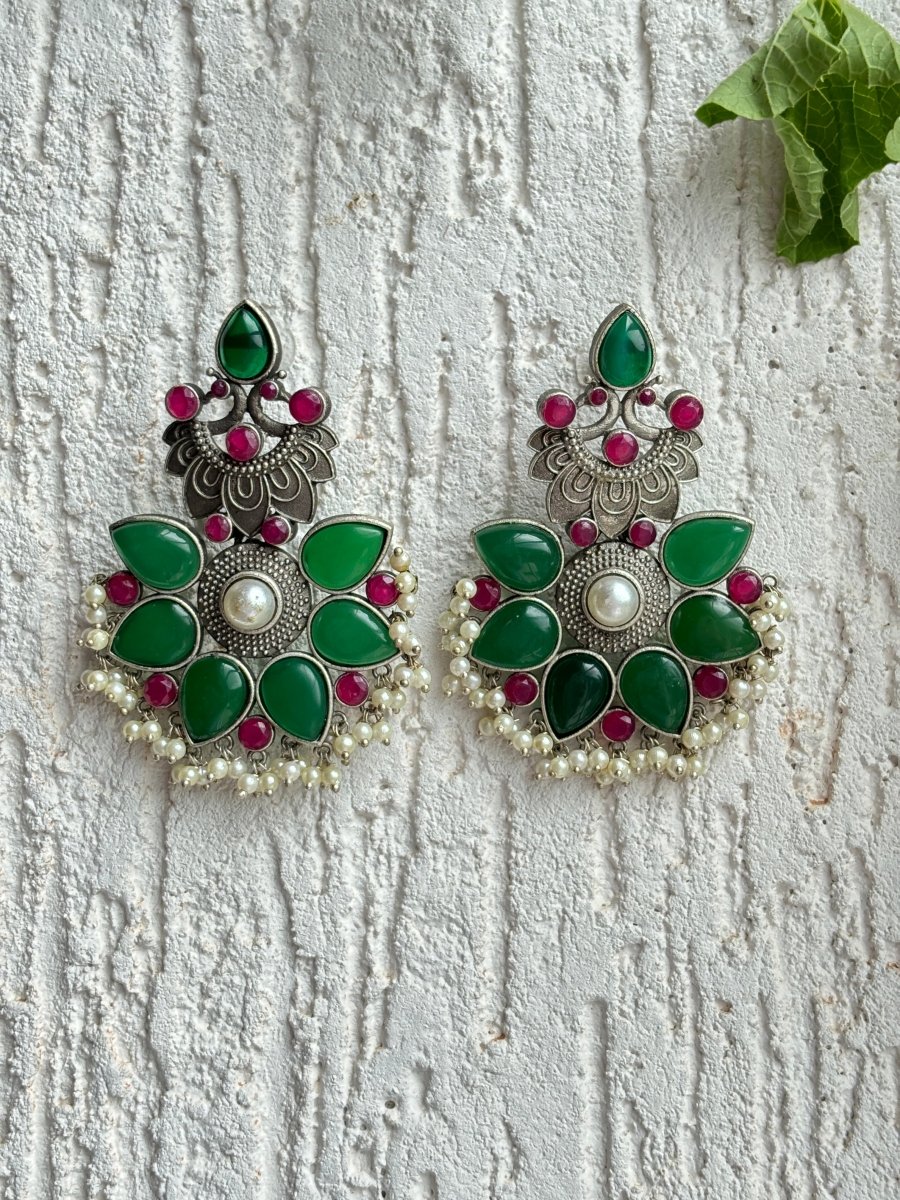 KUNDAN LEAF PEARL SILVER OXIDISED EARRING SET - Pomcha Jaipur