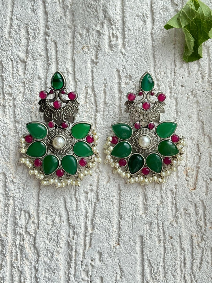 KUNDAN LEAF PEARL SILVER OXIDISED EARRING SET - Pomcha Jaipur