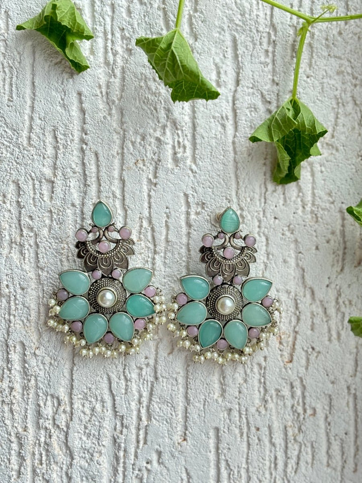 KUNDAN LEAF PEARL SILVER OXIDISED EARRING SET - Pomcha Jaipur