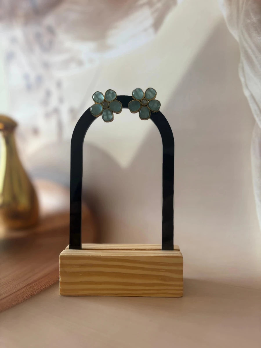 LIGHT GREEN STONE STUD EARRING - Pomcha Jaipur