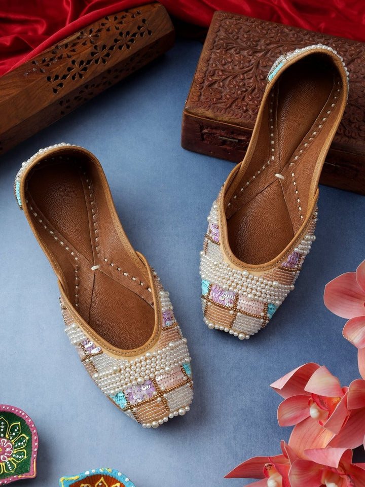 RABIA BEADED CREAM JUTTI CLUTCH COMBO - Pomcha Jaipur