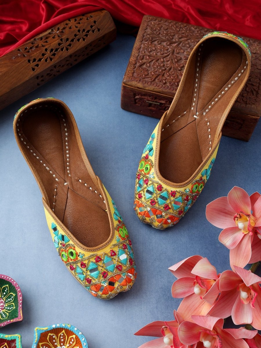 ROZA YELLOW MIRROR WORK JUTTI CLUTCH COMBO - Pomcha Jaipur