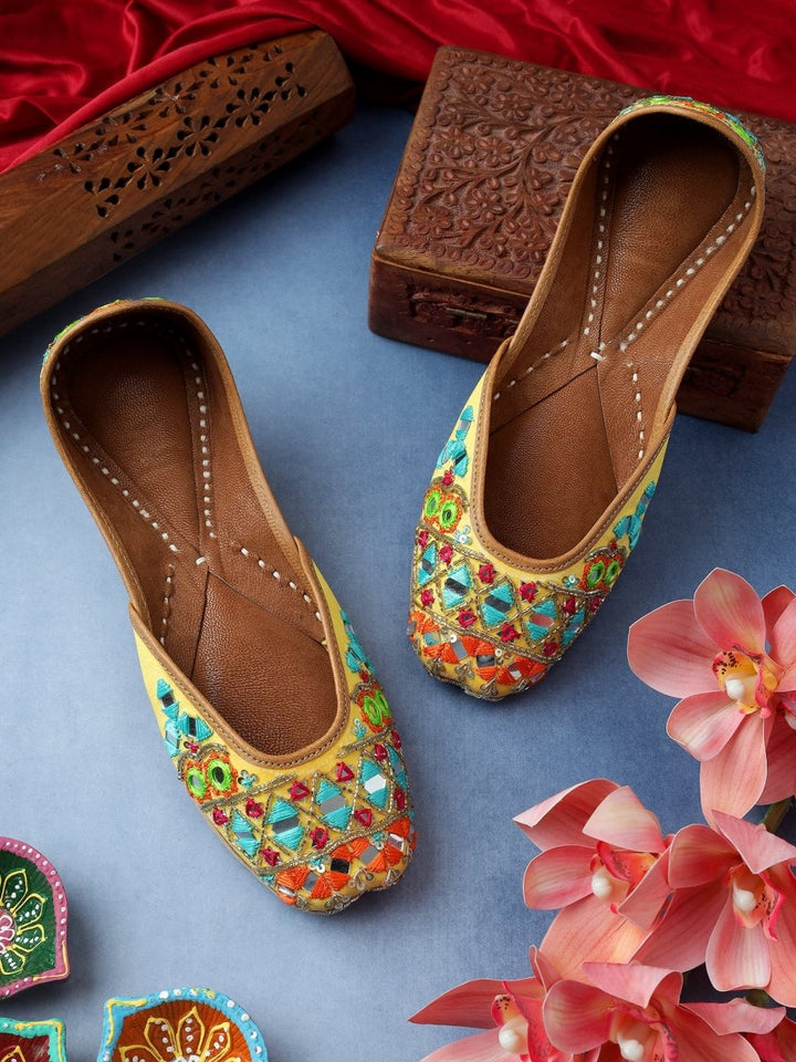 ROZA YELLOW MIRROR WORK JUTTI CLUTCH COMBO - Pomcha Jaipur