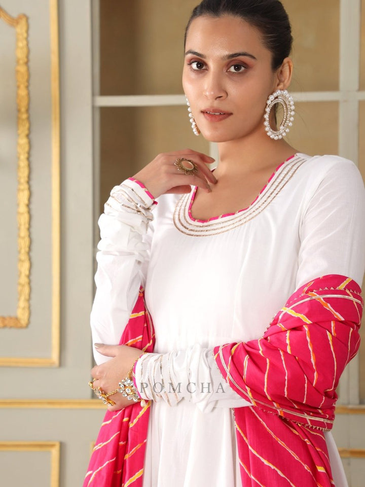 SAADGI PINK LEHERIYA WHITE ANARKALI SET - Pomcha Jaipur