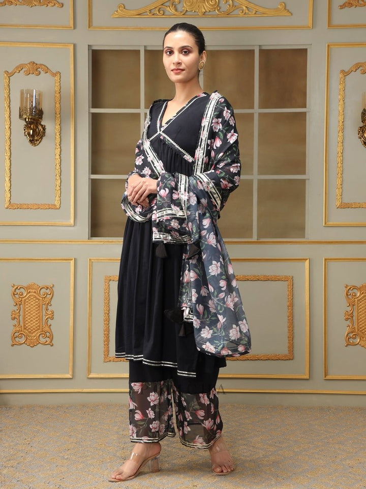 SAADGI PINK LOTUS BLACK STRAIGHT SUIT SET - Pomcha Jaipur