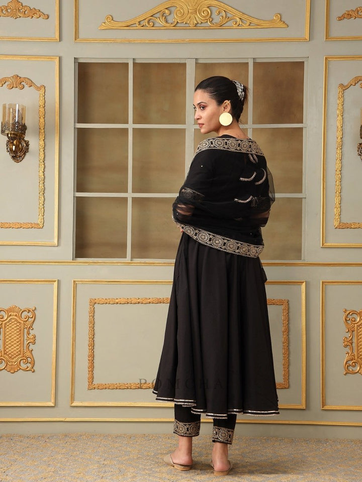 SAADGI SUNHERI LACE BLACK ANARKALI SET - Pomcha Jaipur