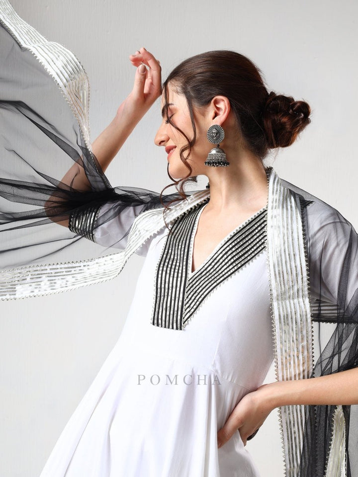 SADABHAR WHITE AND BLACK COTTON ANARKALI SET - Pomcha Jaipur