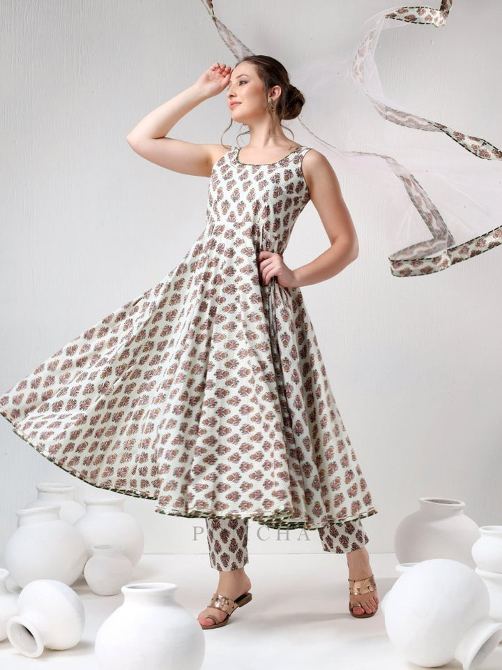 SADABHAR WHITE HAND BLOCK PRINT COTTON ANARKALI SET - Pomcha Jaipur