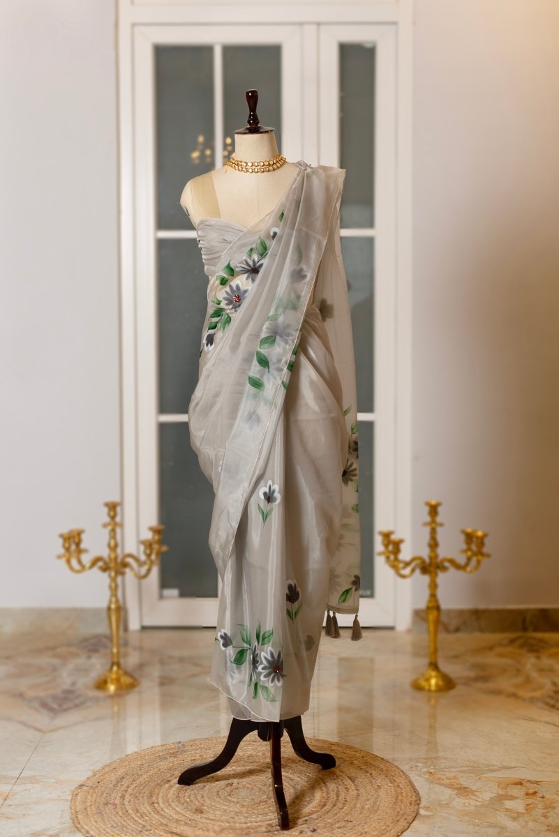SOOT RAAG GREY FLORAL PRINT ORGANZA SAREE WITH ORGANZA BLOUSE PIECE - Pomcha Jaipur