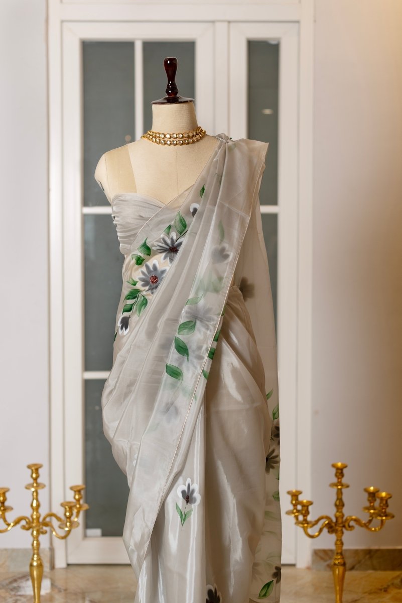 SOOT RAAG GREY FLORAL PRINT ORGANZA SAREE WITH ORGANZA BLOUSE PIECE - Pomcha Jaipur