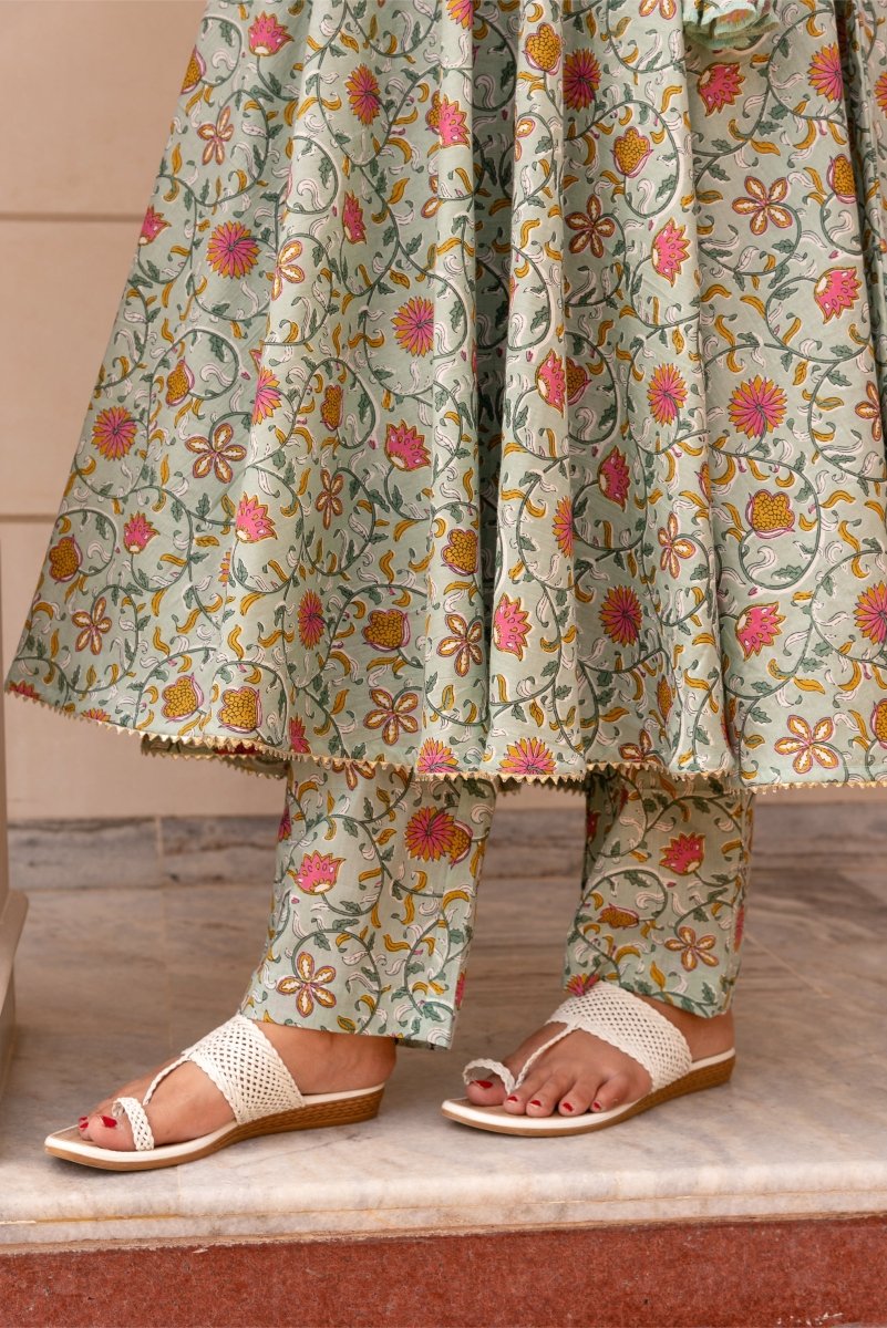 SUNHARI PASTEL GREEN HAND BLOCK COTTON ANGHRAKHA SET WITH SOFT NET DUPATTA - Pomcha Jaipur