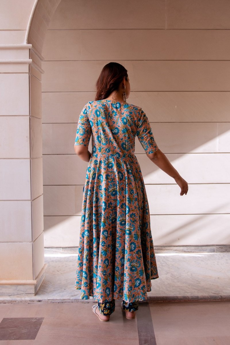 SUNHARI PEACH BLUE PHOOL JAAL HAND BLOCK COTTON ANGRAKHA SET WITH SOFT NET DUPATTA - Pomcha Jaipur