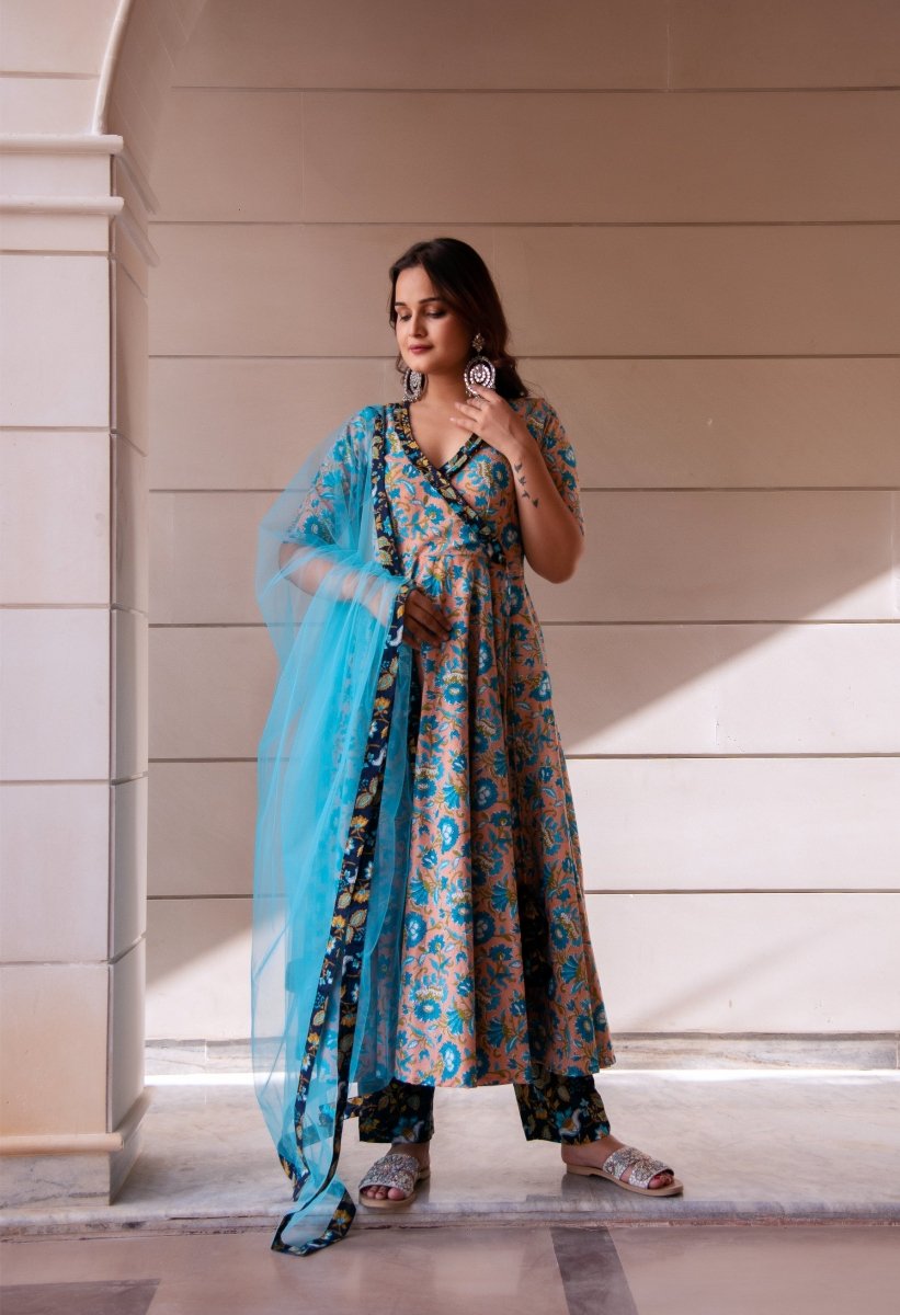 SUNHARI PEACH BLUE PHOOL JAAL HAND BLOCK COTTON ANGRAKHA SET WITH SOFT NET DUPATTA - Pomcha Jaipur