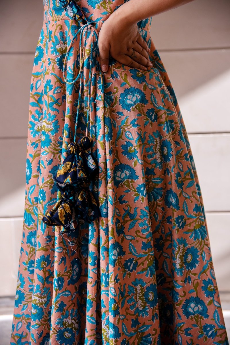 SUNHARI PEACH BLUE PHOOL JAAL HAND BLOCK COTTON ANGRAKHA SET WITH SOFT NET DUPATTA - Pomcha Jaipur