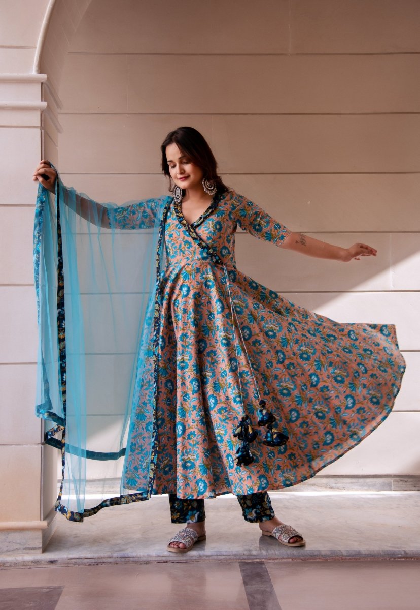 SUNHARI PEACH BLUE PHOOL JAAL HAND BLOCK COTTON ANGRAKHA SET WITH SOFT NET DUPATTA - Pomcha Jaipur
