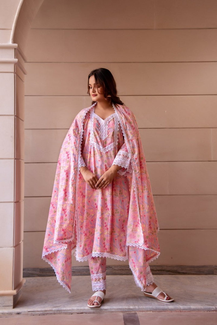 SUNHARI PEACH COTTON PRINTED LOOSE FIT SUIT SET WITH COTTON PRINTED DUPATTA - Pomcha Jaipur