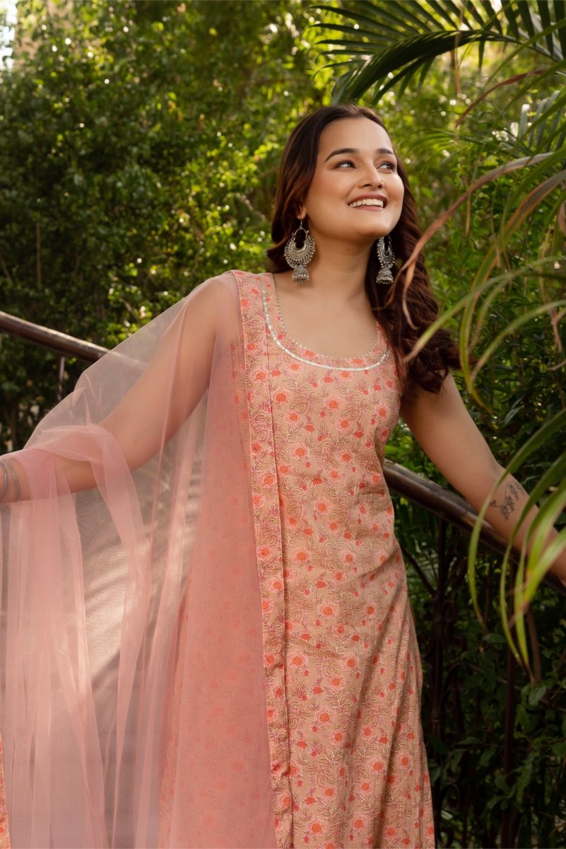 SUNHARI PEACH HALF SLEEVE COTTON HAND BLOCK PRINT SUIT SET WITH SOFT NET DUPATTA - Pomcha Jaipur