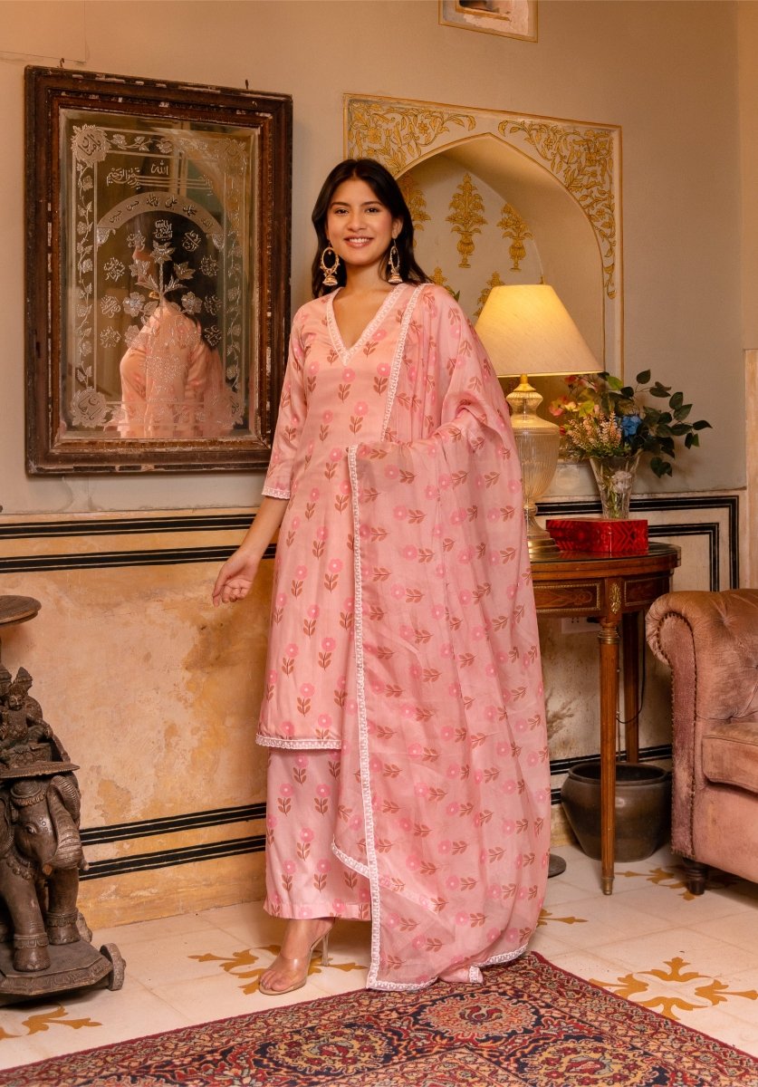 SUNHARI PEACH MUSLIN SILK PRINTED SUIT SET WITH ORGANZA DUPATTA - Pomcha Jaipur