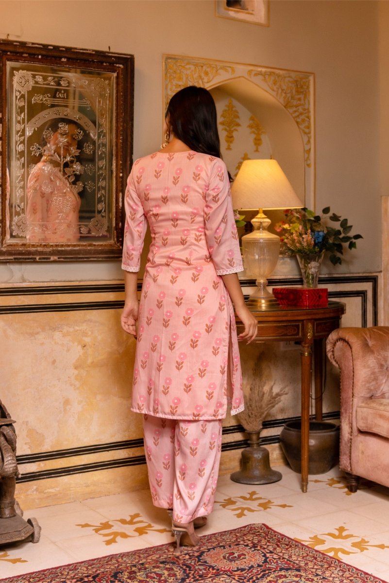 SUNHARI PEACH MUSLIN SILK PRINTED SUIT SET WITH ORGANZA DUPATTA - Pomcha Jaipur