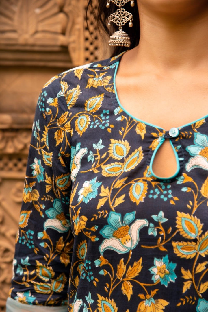 SUNHARI RAANI HAND BLOCK PRINT SUIT SET WITH ORGANZA DUAPTTA - Pomcha Jaipur