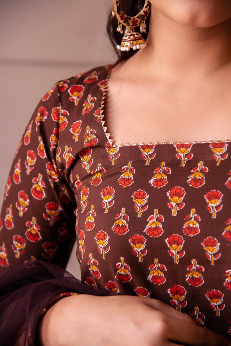 SUNHARI RED PHOOL BROWN COTTON HAND BLOCK SUIT SET WITH SOFT NET DUPATTA - Pomcha Jaipur