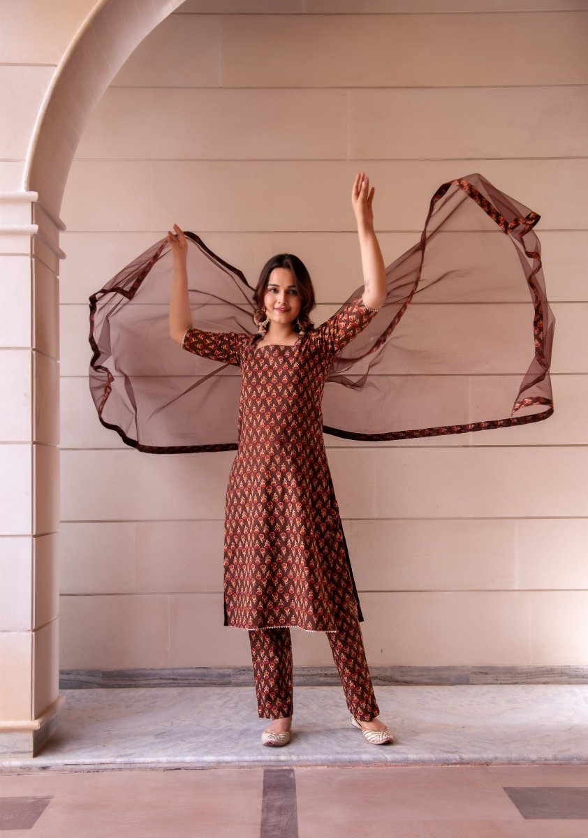 SUNHARI RED PHOOL BROWN COTTON HAND BLOCK SUIT SET WITH SOFT NET DUPATTA - Pomcha Jaipur