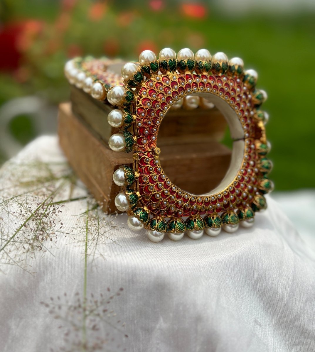 WHITE PEARL KUNDAN JADAU BANGLES - Pomcha Jaipur