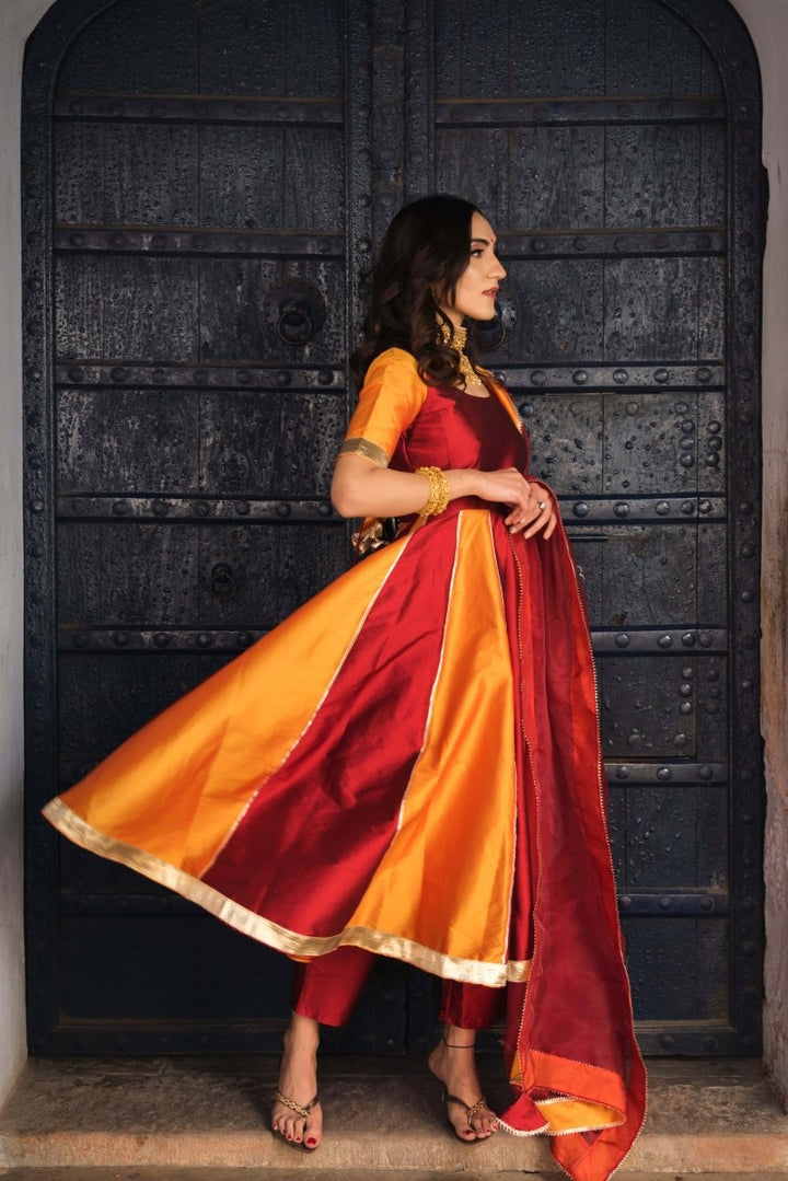 DOUBLE SHADE ORANGE AND MAROON TAFFETA SILK ANARKALI WITH ORGANZA DUPATTA SET - Pomcha Jaipur