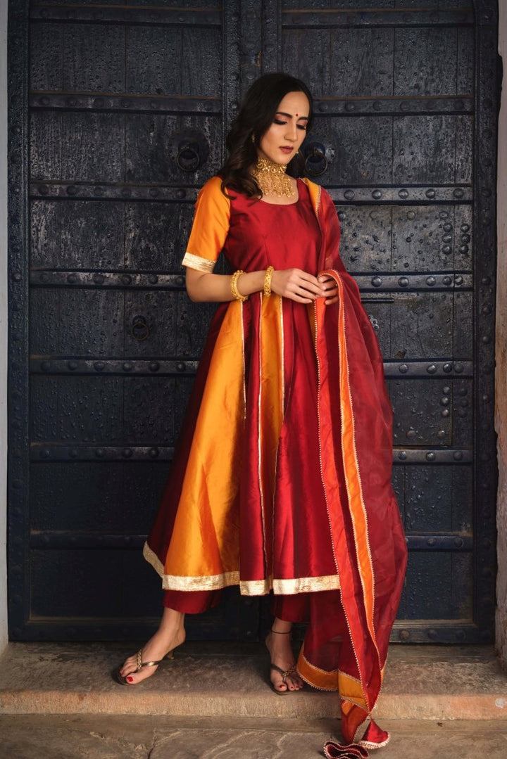 DOUBLE SHADE ORANGE AND MAROON TAFFETA SILK ANARKALI WITH ORGANZA DUPATTA SET - Pomcha Jaipur