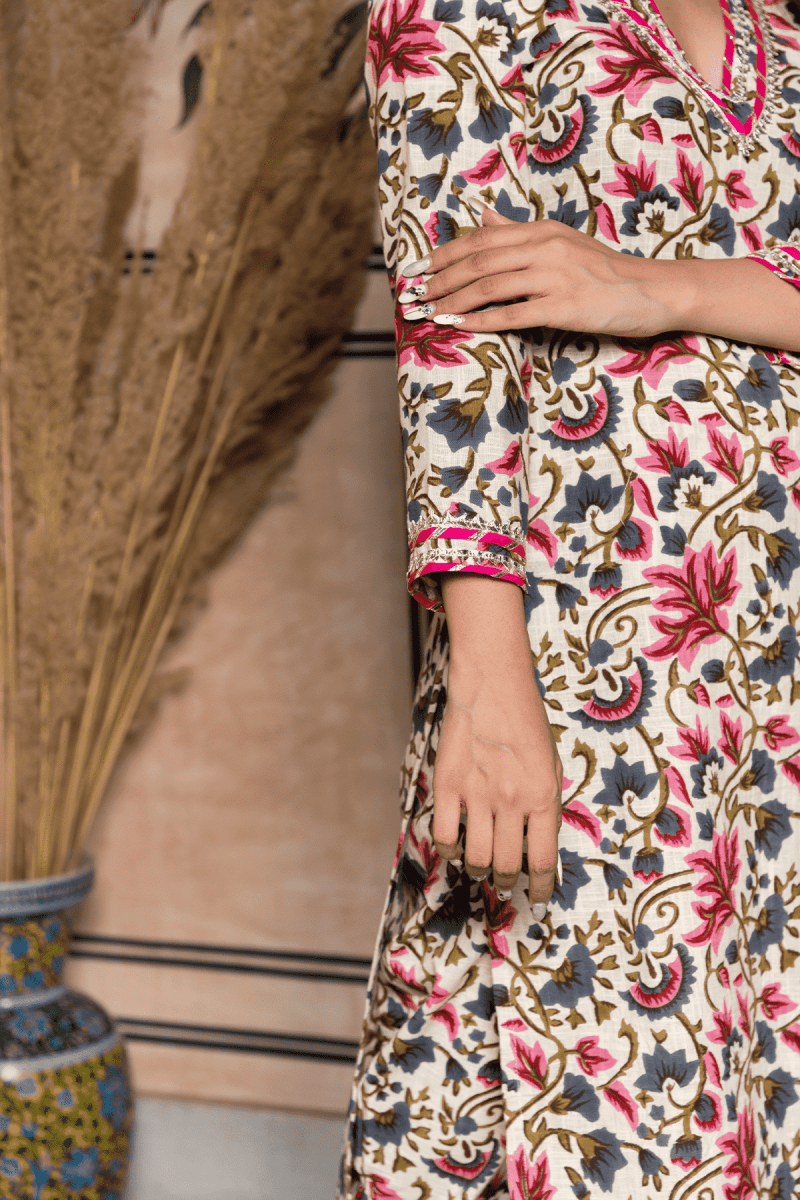 GARDEN ROSE OFF WHITE BLOCK PRINT COTTON SUIT WITH LACE WORK AND SOFT NET DUPATTA SET. - Pomcha Jaipur