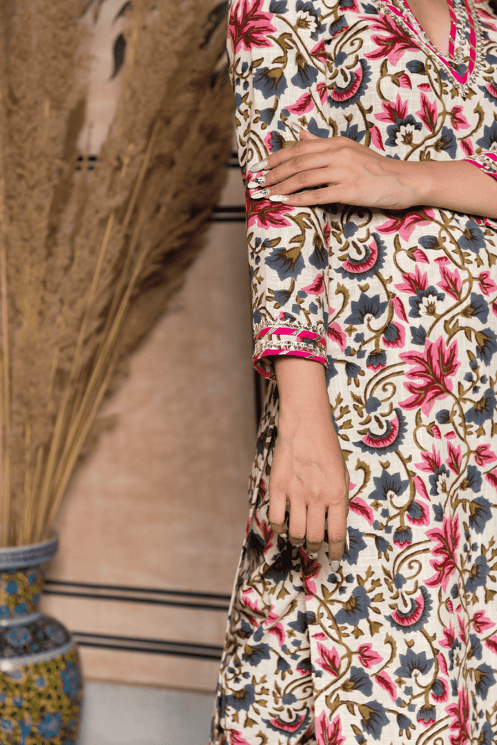 GARDEN ROSE OFF WHITE BLOCK PRINT COTTON SUIT WITH LACE WORK AND SOFT NET DUPATTA SET. - Pomcha Jaipur